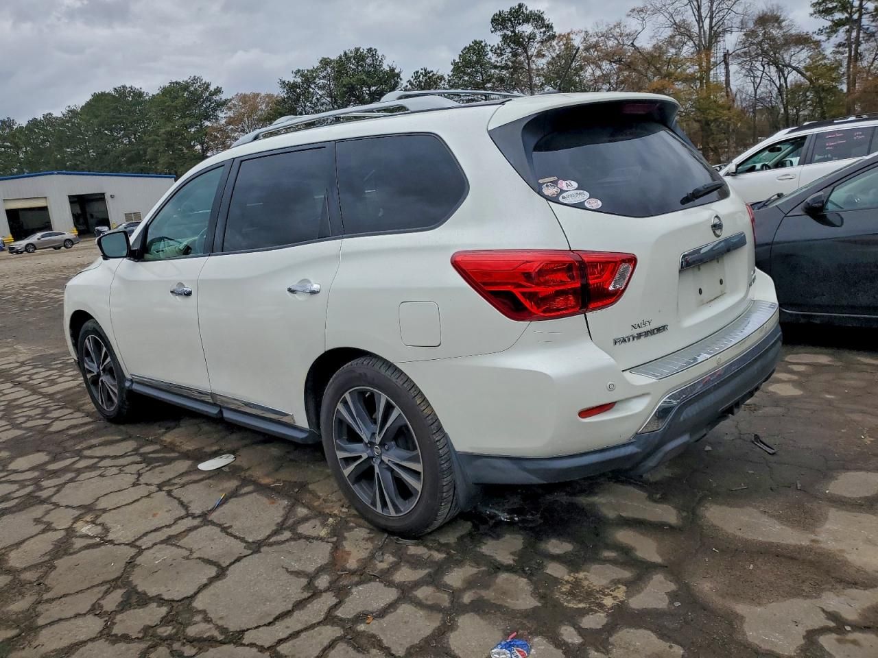 2017 Nissan Pathfinder s