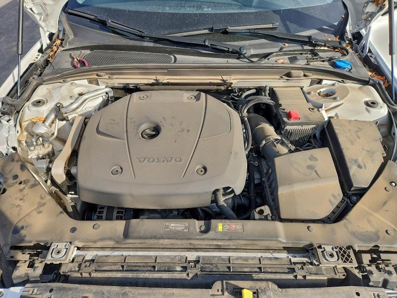 2021 Volvo V60 Cross Country T5 Momentum