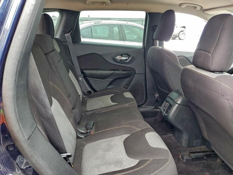 2016 Jeep Cherokee Sport