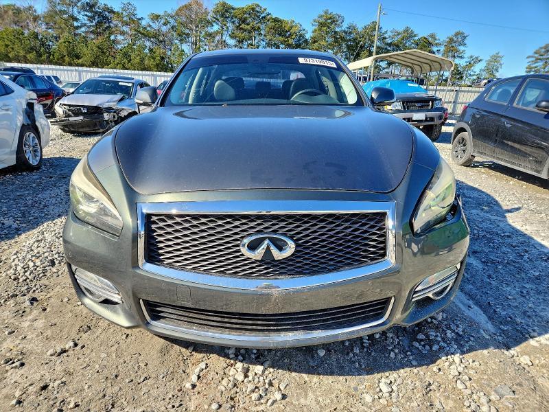 2015 Infiniti Q70 3.7