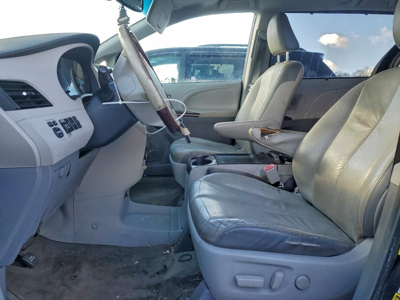 2012 Toyota Sienna xle