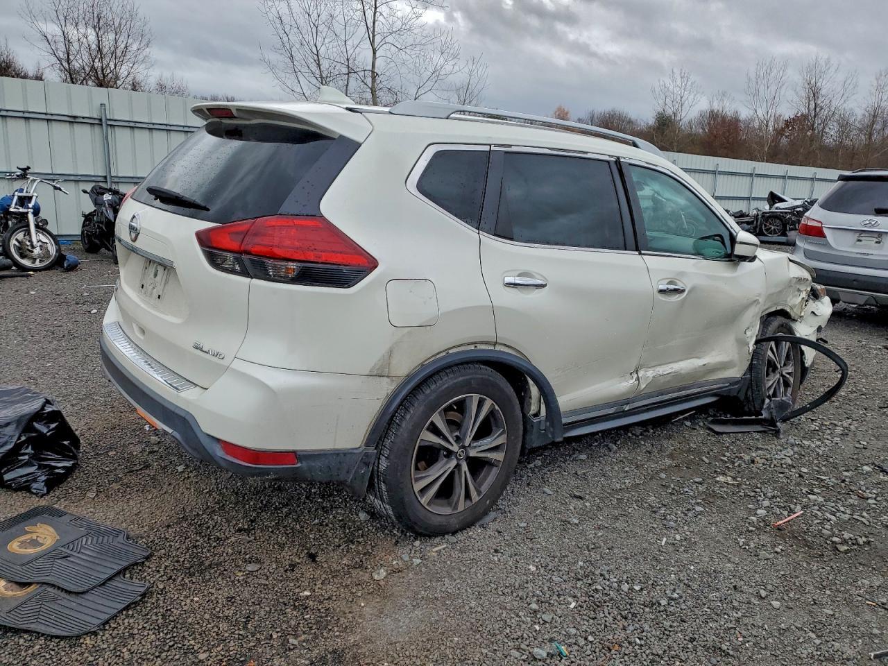 2017 Nissan Rogue sv