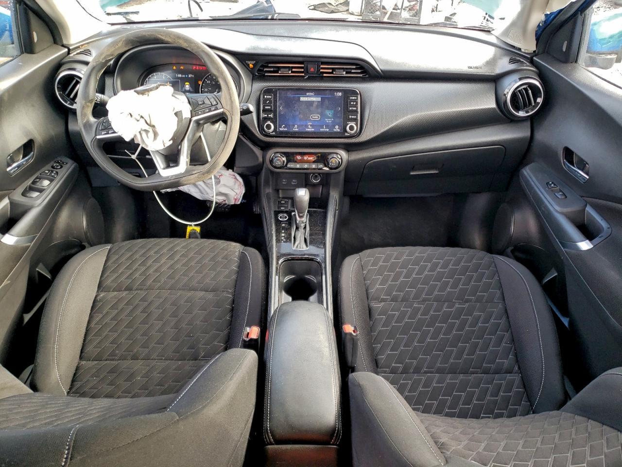 2022 Nissan Kicks sv