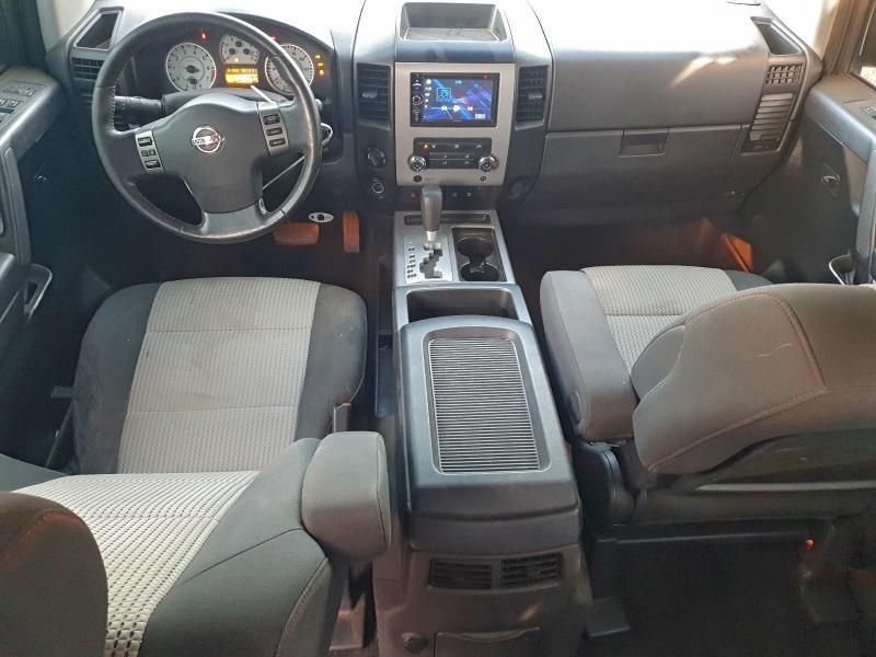 2010 Nissan Titan se