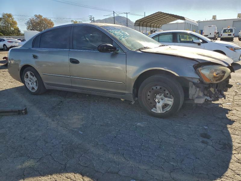 2002 Nissan Altima Base