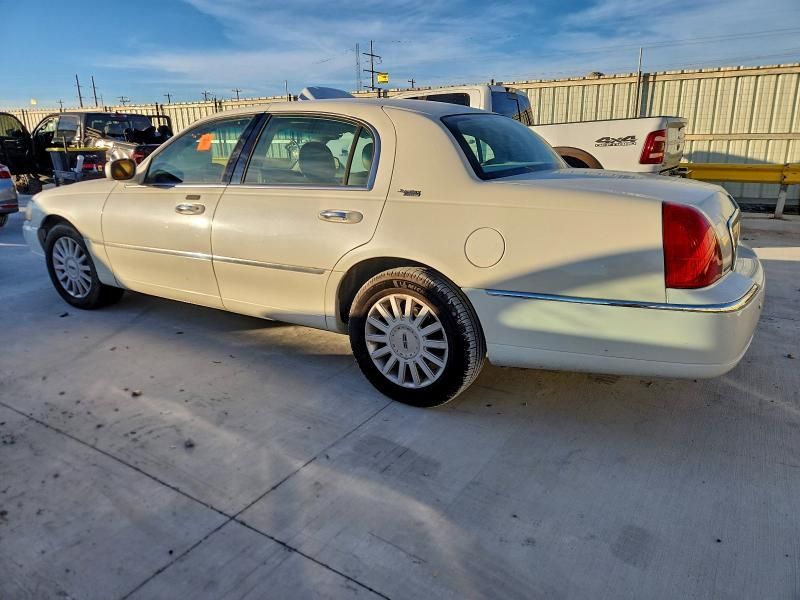 2005 Lincoln Town car Signature Limited