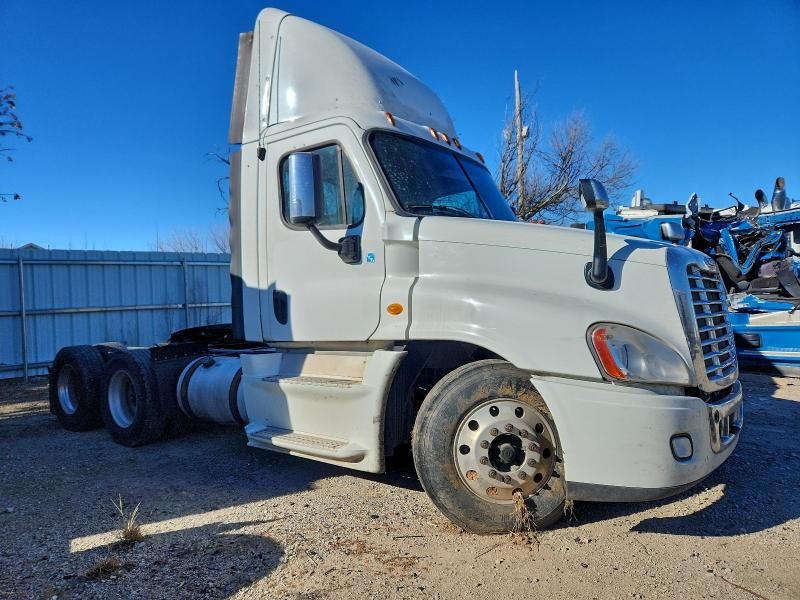 2013 Freightliner Cascadia 1