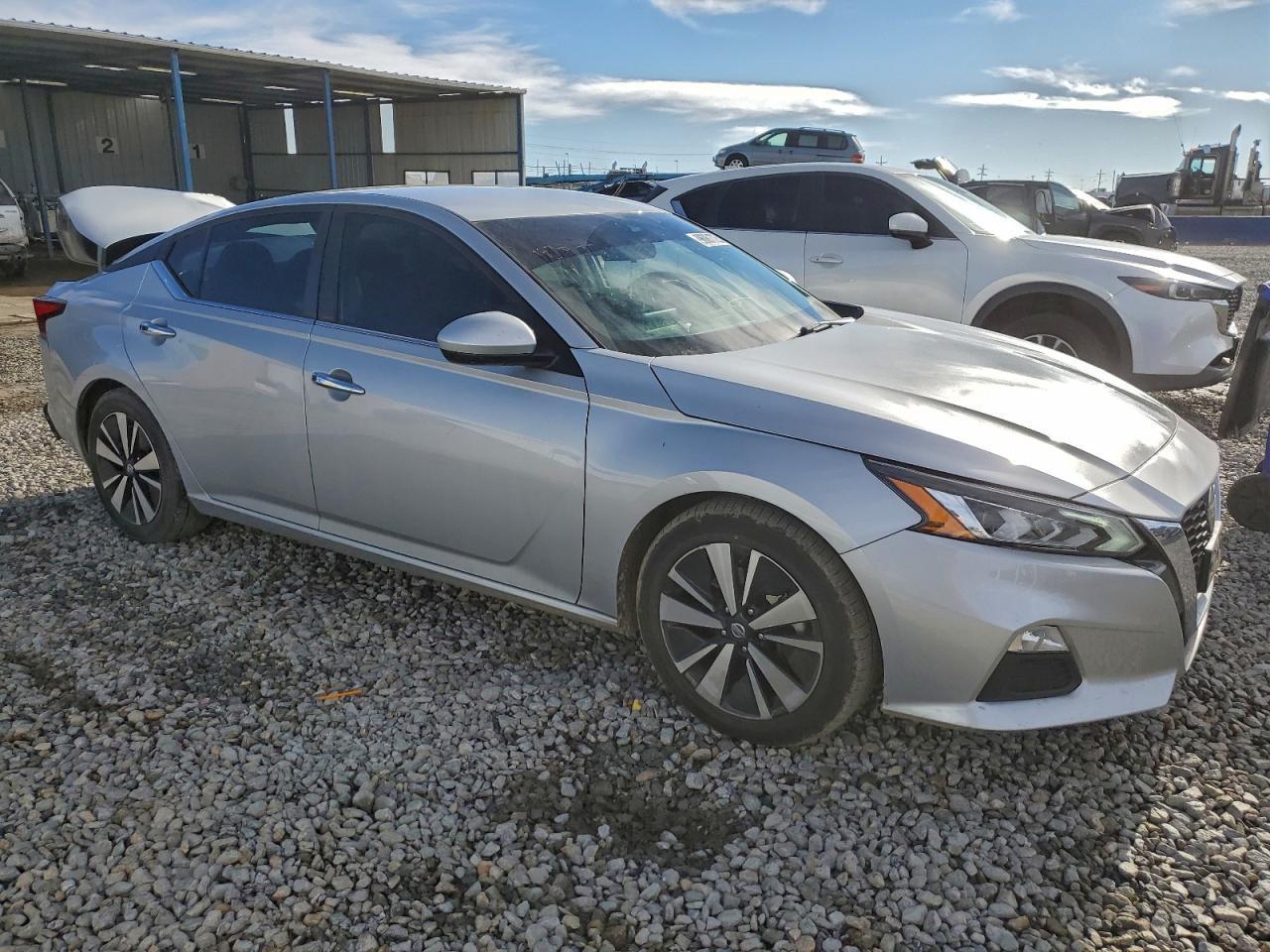 2022 Nissan Altima sv