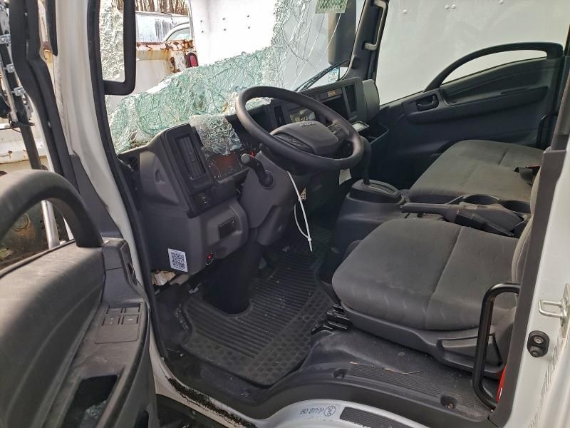 2025 Isuzu NRR Refrigerated BOX Truck