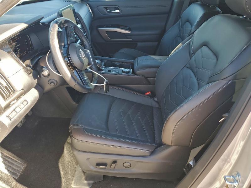 2025 Nissan Pathfinder Platinum