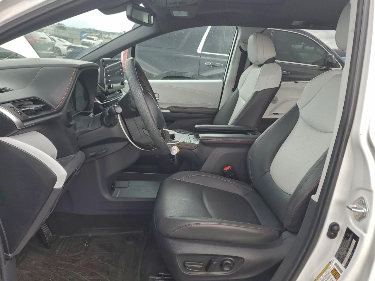 2024 Toyota Sienna xse