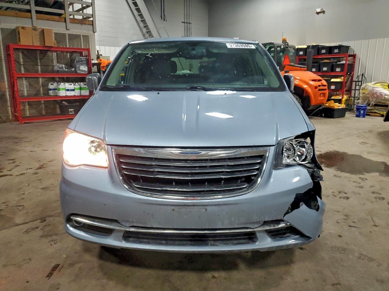 2013 Chrysler Town & Country Touring l