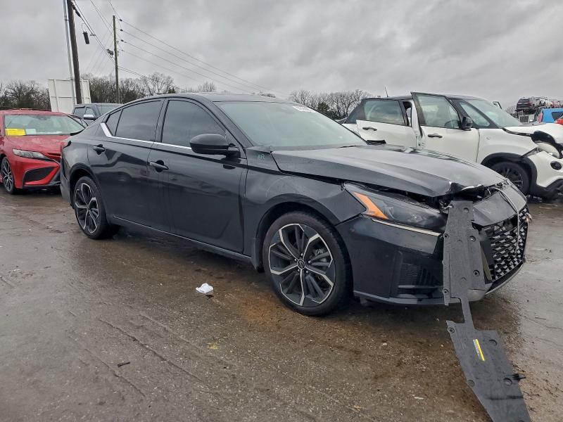 2024 Nissan Altima sr