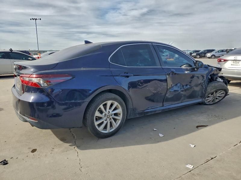 2022 Toyota Camry le