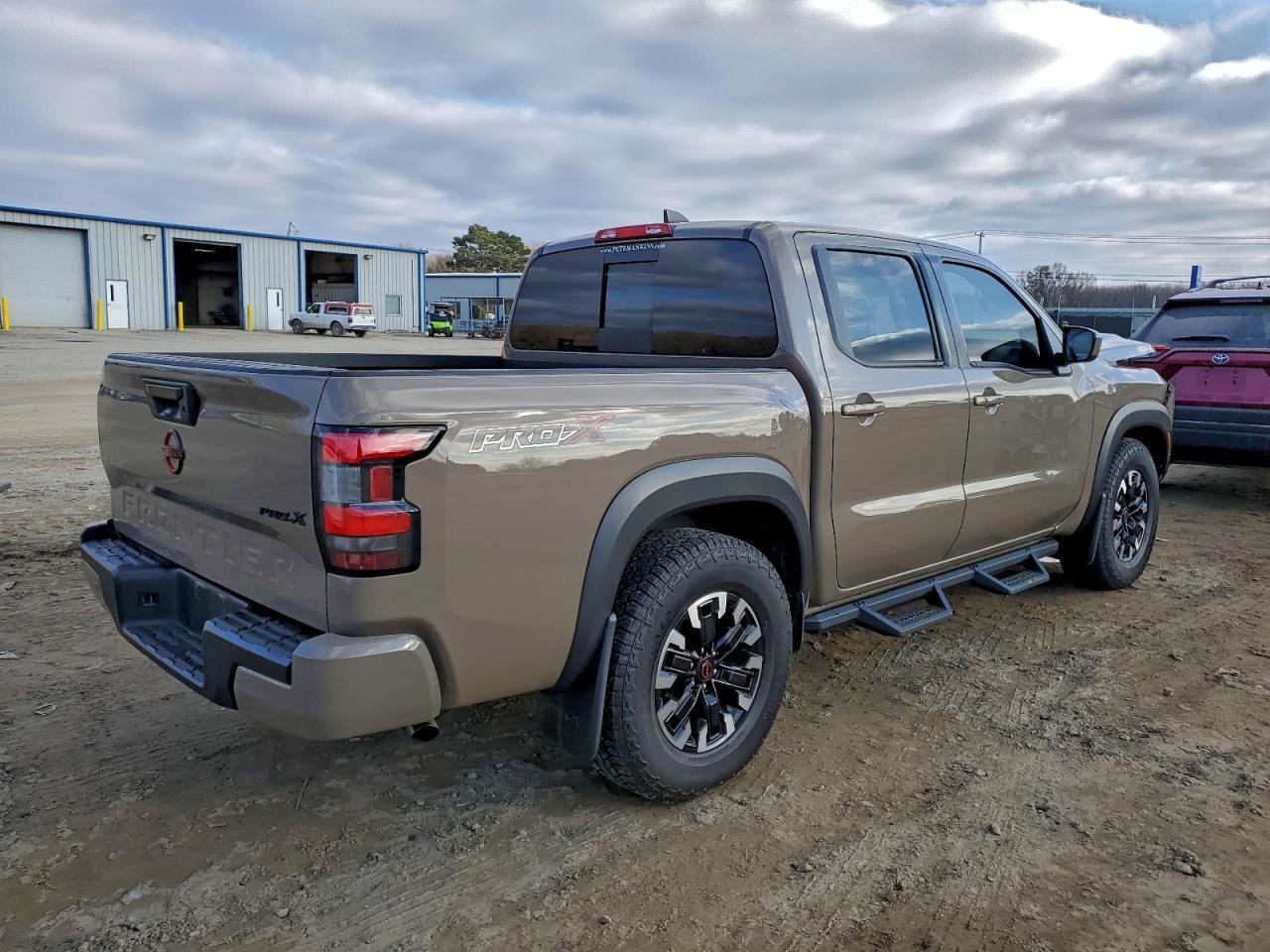 2024 Nissan Frontier s