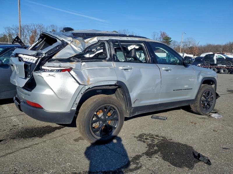 2025 Jeep Grand Cherokee Laredo