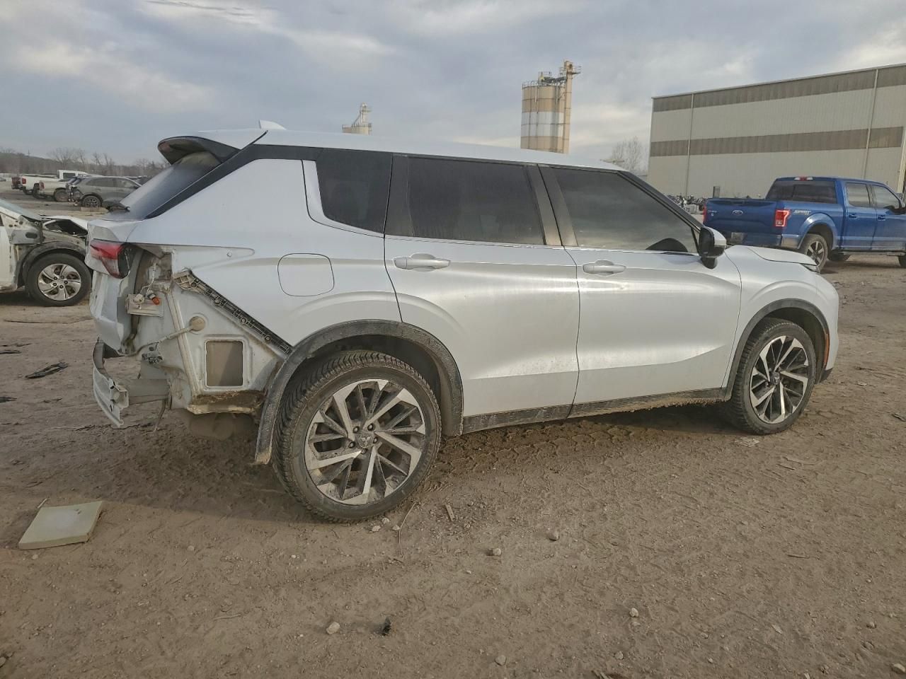 2022 Mitsubishi Outlander es