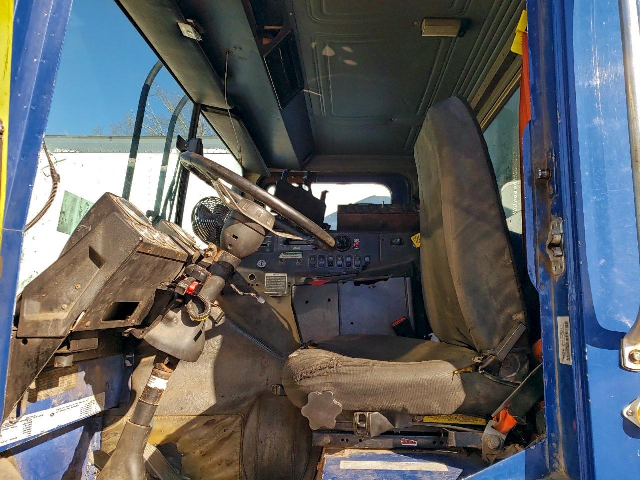 2005 Mack MR688S Refuse Truck
