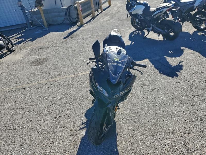 2025 Kawasaki ZX400 P