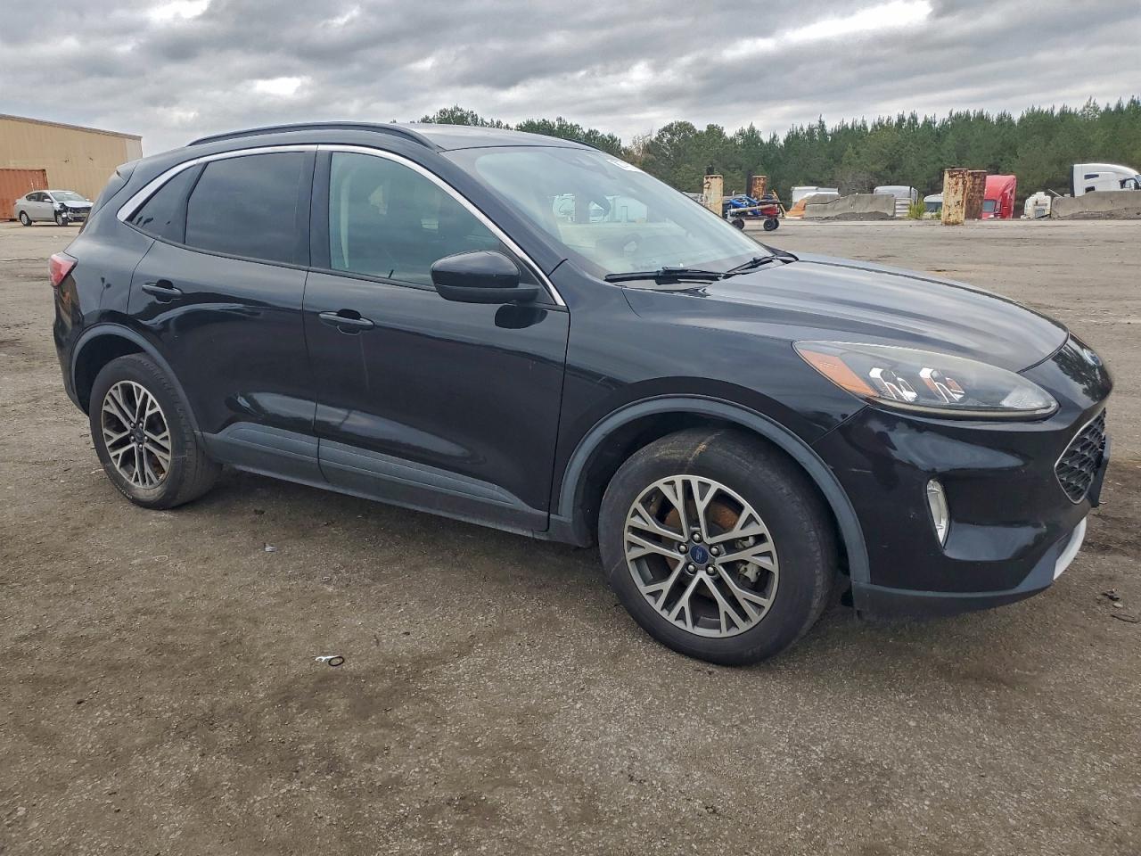 2020 Ford Escape sel