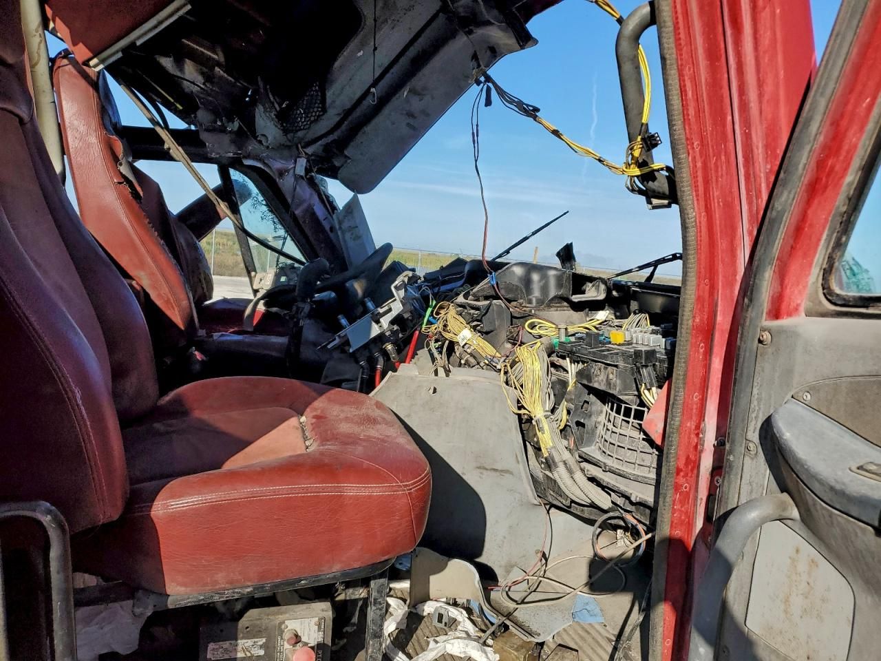 2004 Freightliner Columbia 120 Semi Truck