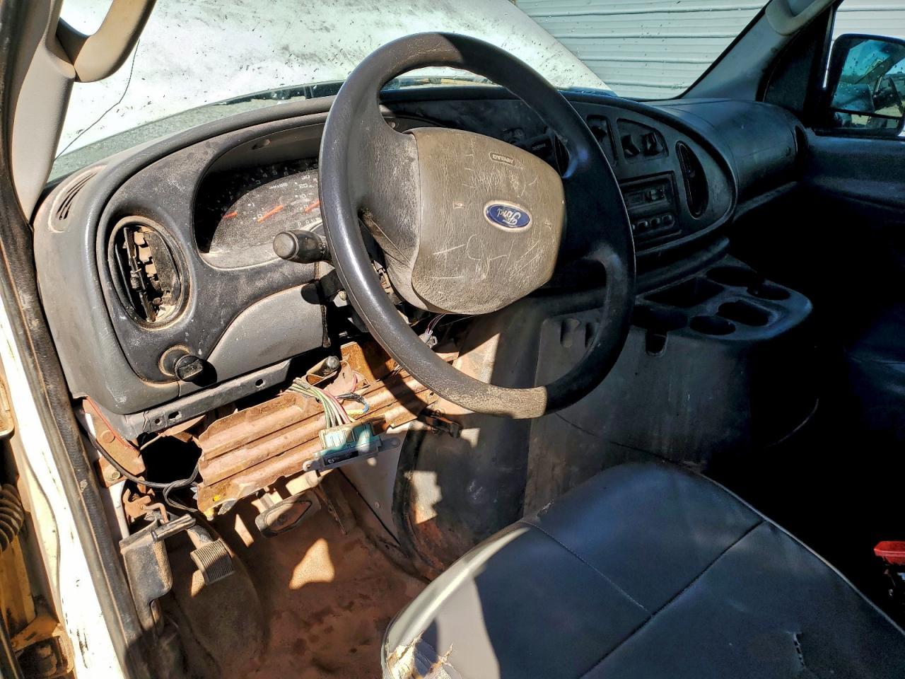 2004 Ford Econoline Cargo E-25