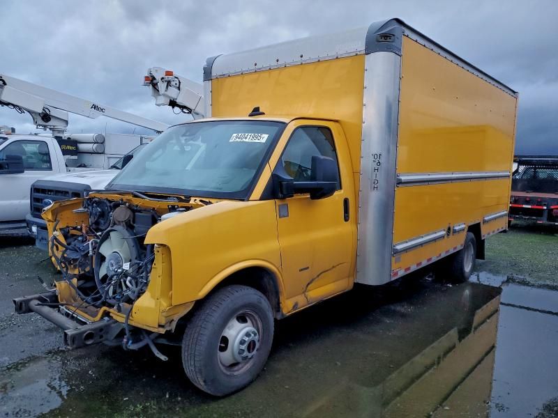 2022 GMC Savana box Truck
