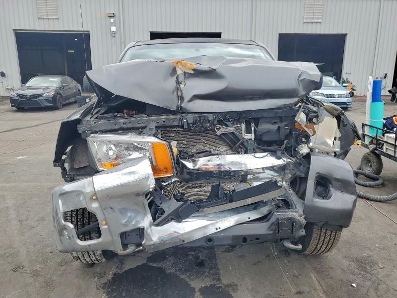 2011 Nissan Titan sv