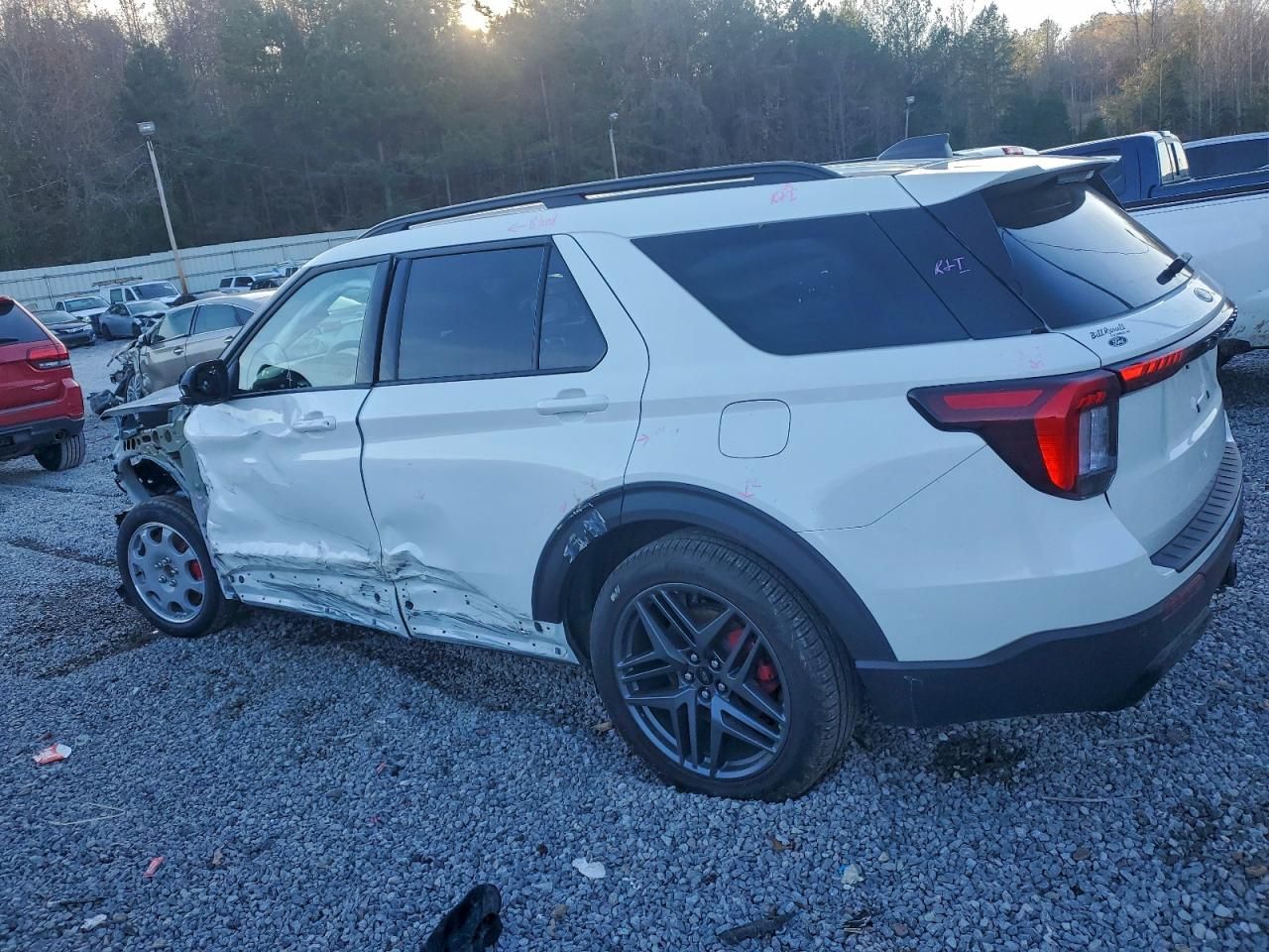 2025 Ford Explorer St-line