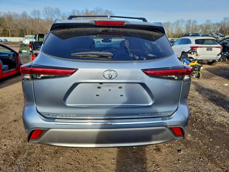 2022 Toyota Highlander Platinum