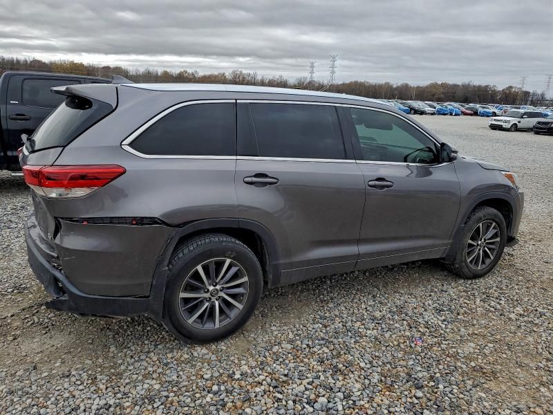 2018 Toyota Highlander se