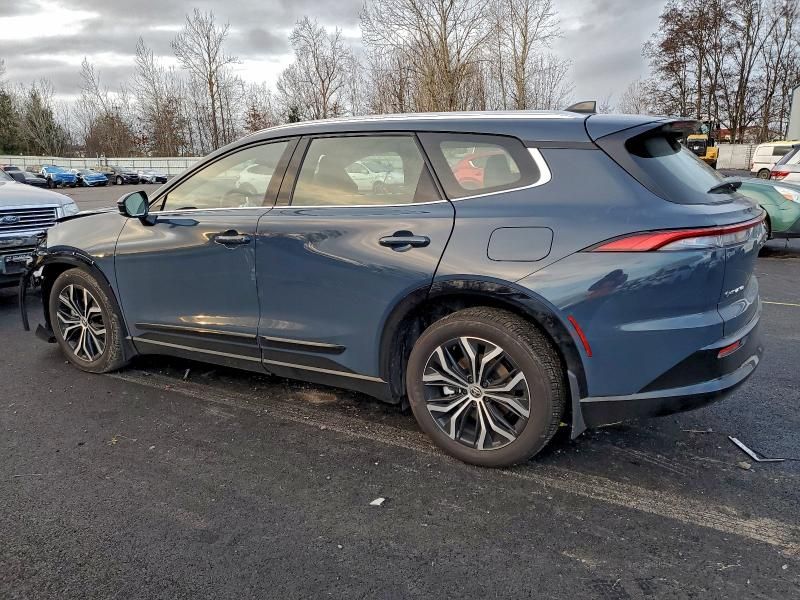 2025 Toyota Crown Signia xle