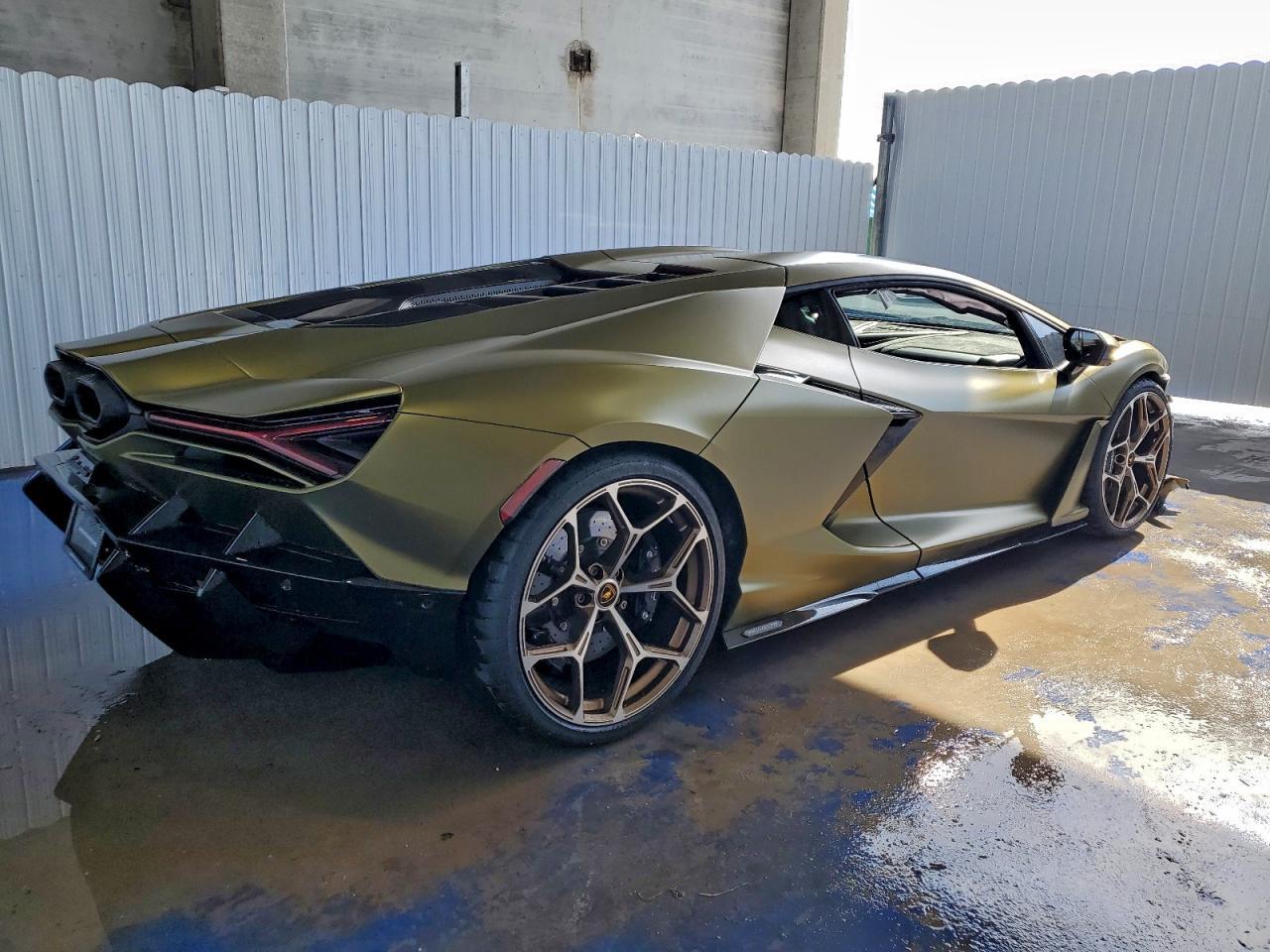 2025 Lamborghini Revuelto