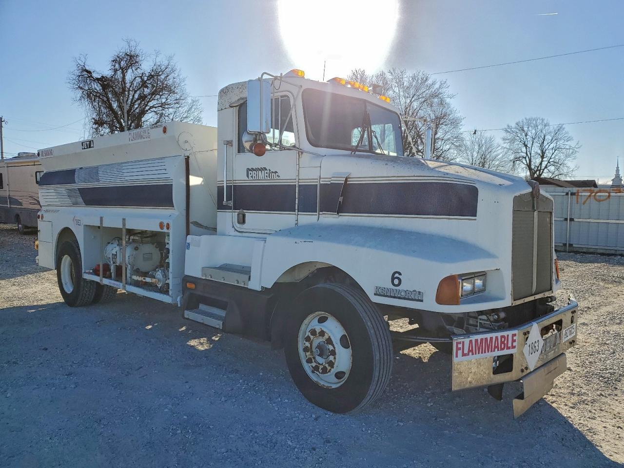 1989 Kenworth T600-Semi Truck