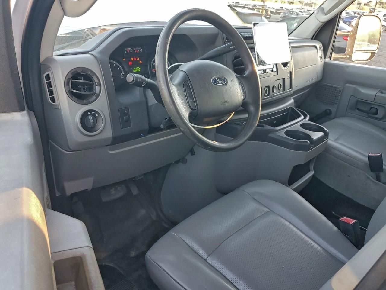 2015 Ford E350 BOX Truck