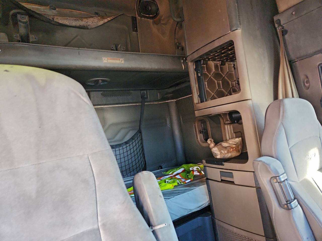 2015 Freigliner 2015 Freightliner Cascadia Semi Truck