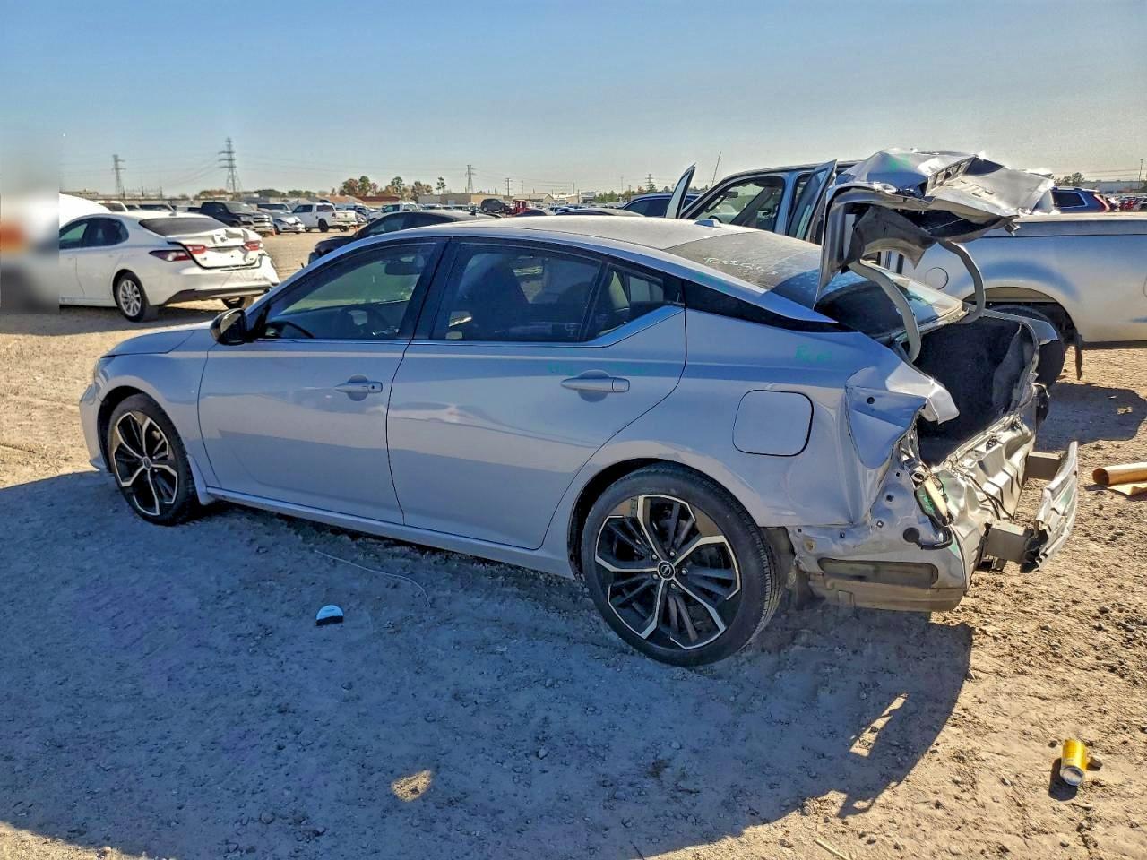 2023 Nissan Altima sr