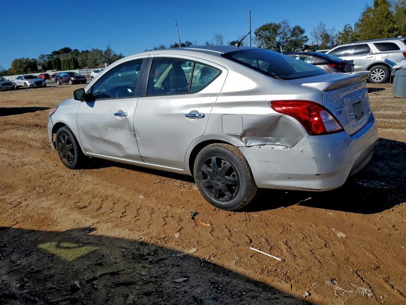 2016 Niss Versa s