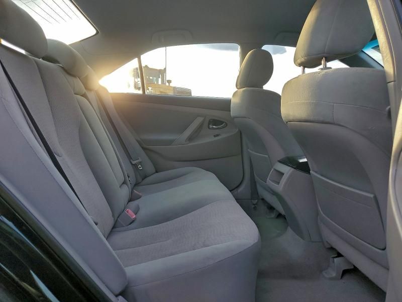 2010 Toyota Camry le