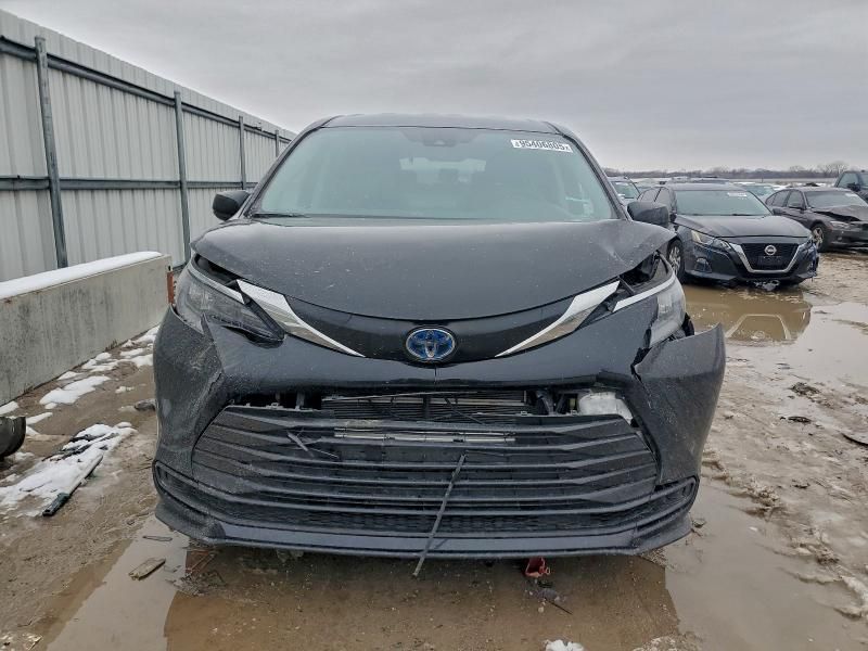 2024 Toyota Sienna le