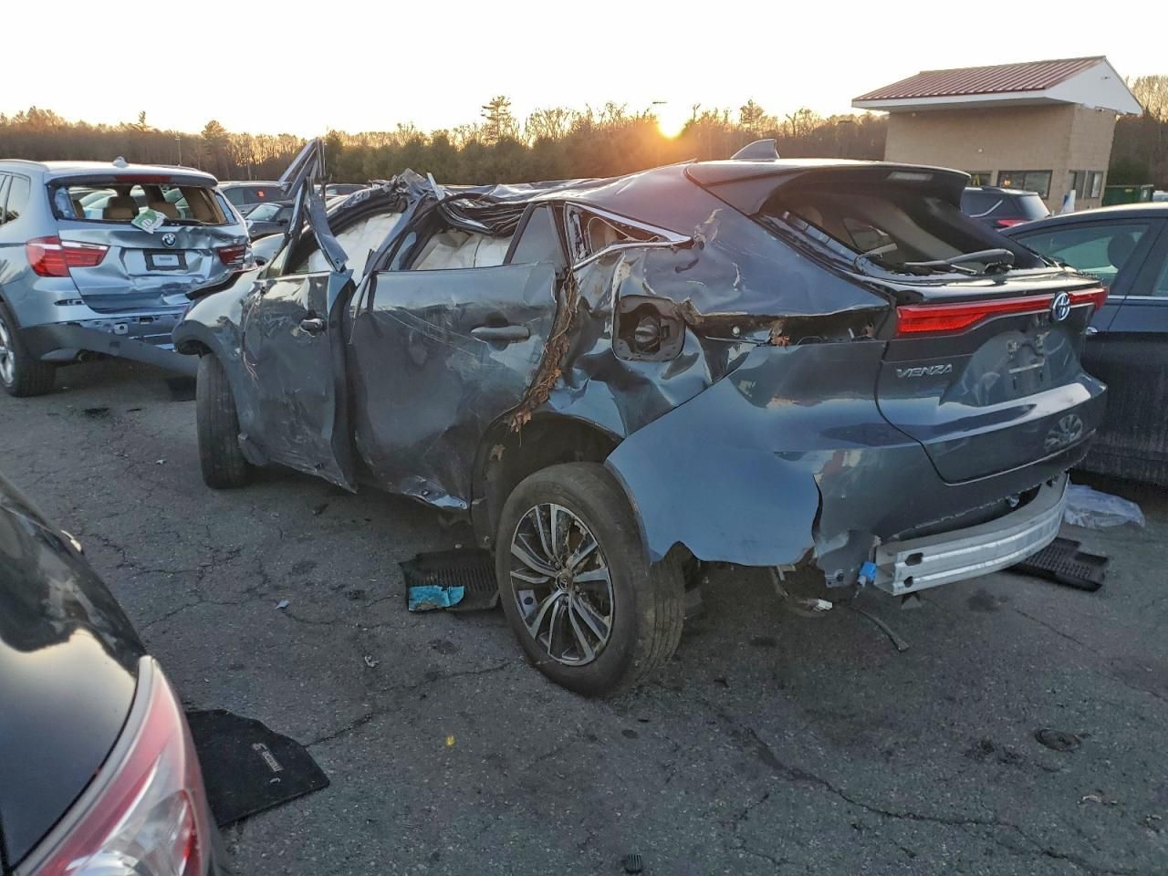 2024 Toyota Venza le