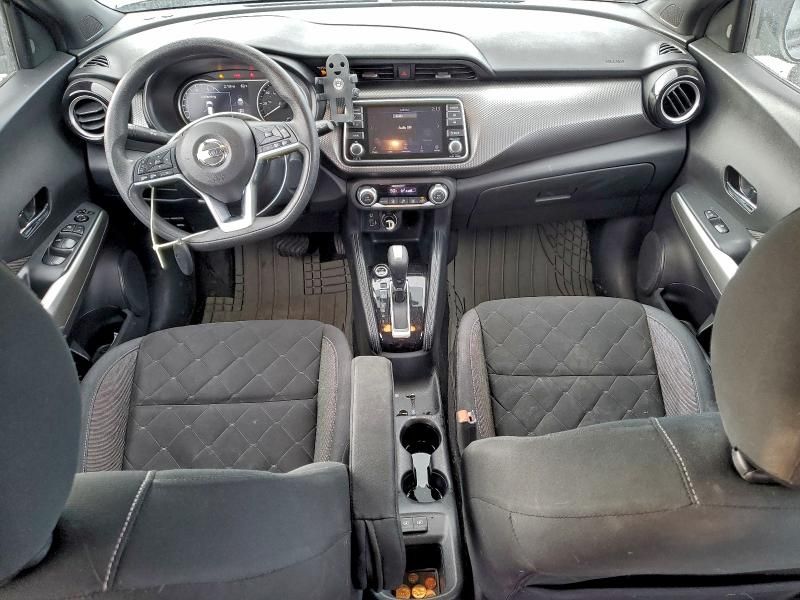 2020 Nissan Kicks sv