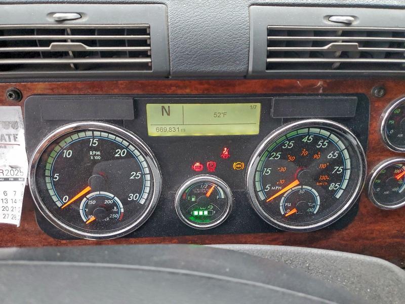 2017 Freigliner 2017 Freightliner Cascadia 125 Semi Truck