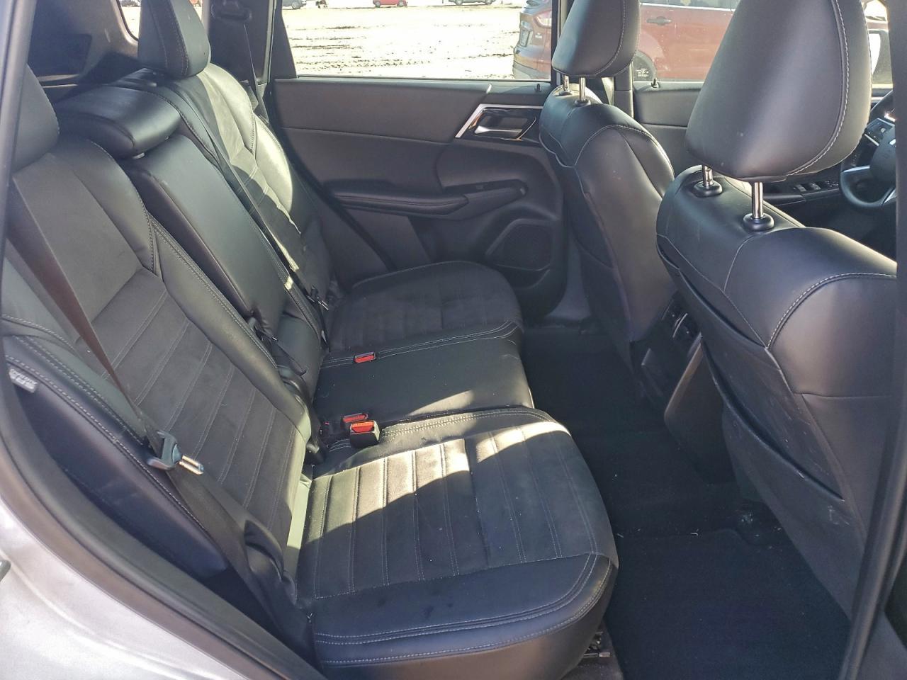 2023 Mitsubishi Outlander se