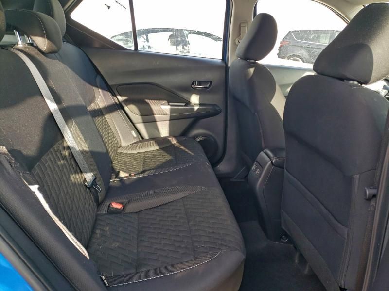 2022 Nissan Kicks sv