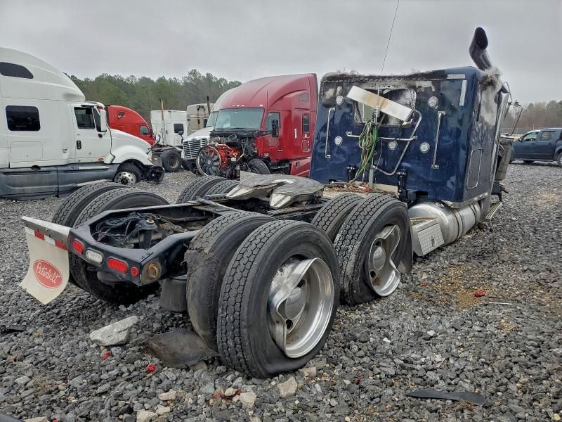 2020 Peterbilt 389 Semi Truck