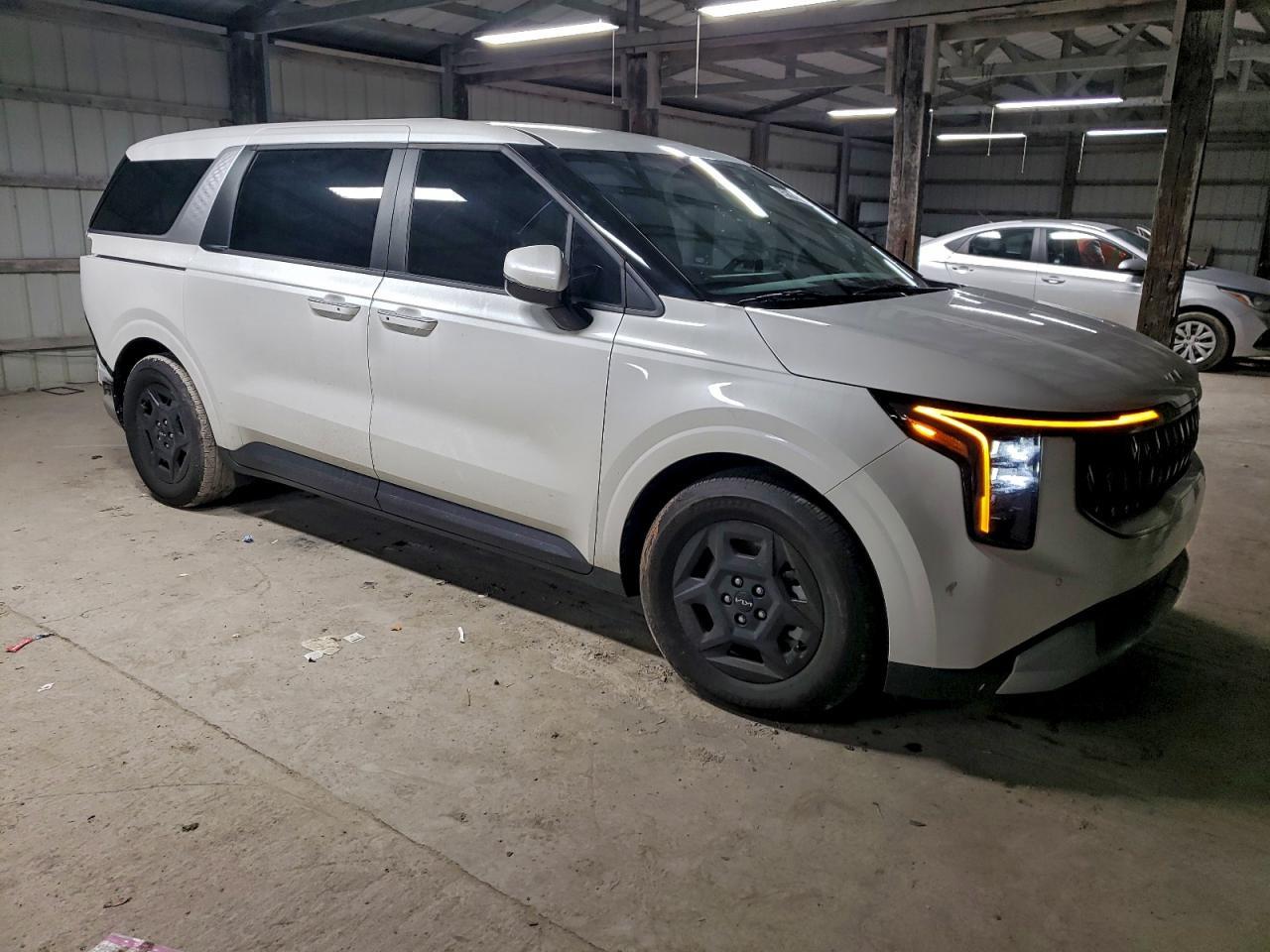 2025 KIA Carnival lx