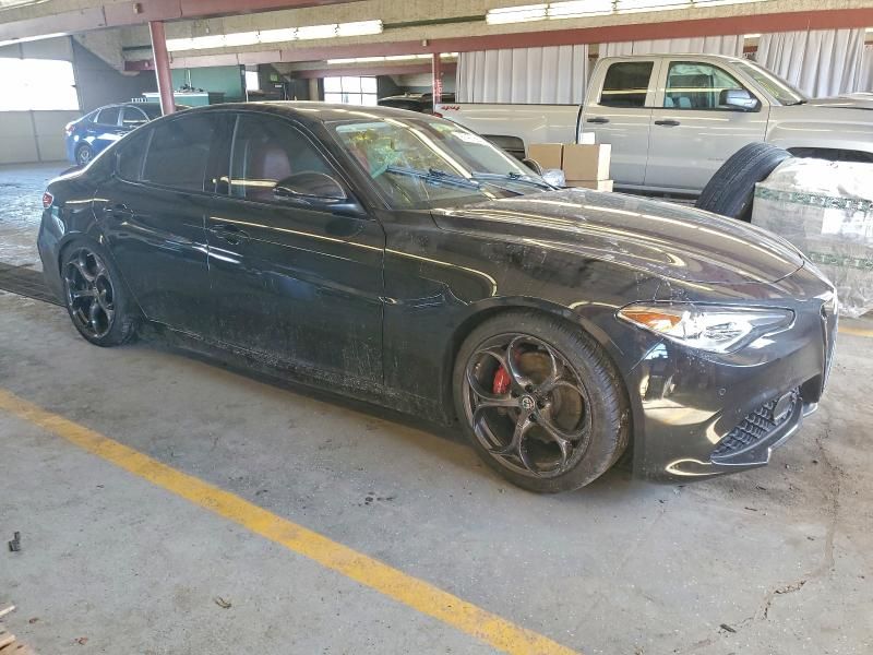 2018 Alfa Romeo Giulia ti Q4