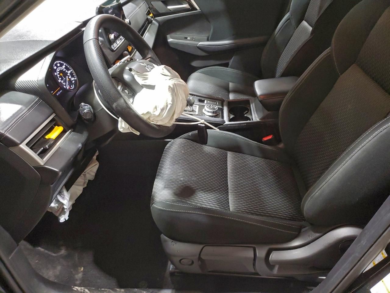 2024 Mitsubishi Outlander es