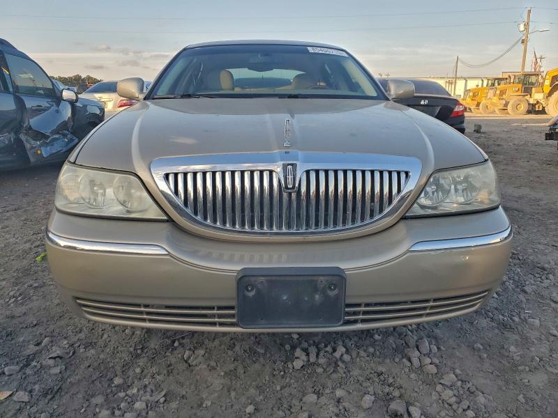 2007 Lincoln Town car Signature Limited